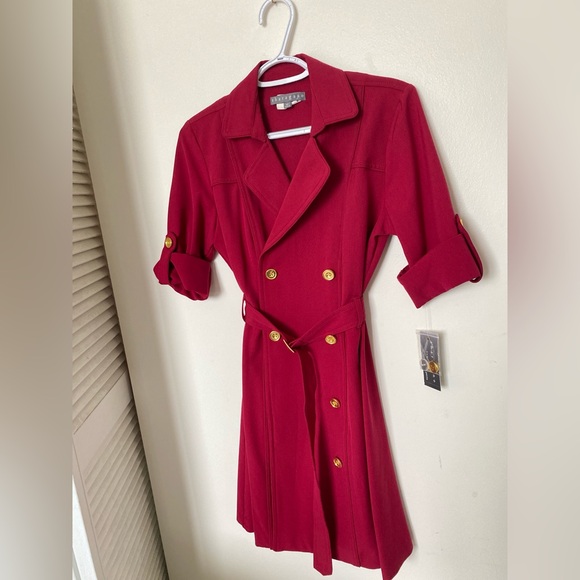 Red long coat with belt. - Picture 5 of 6